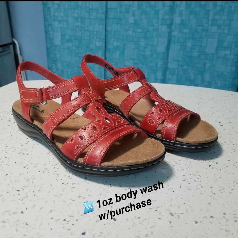 **💜💛**🆕️WOT** Clarks Sandals **💜💛**